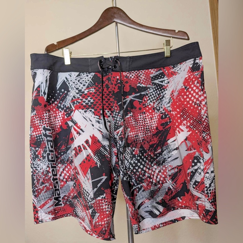MasterCraft Board Shorts Red/Black Multi Color Swim Trunks Size: 2XL **NWOT**